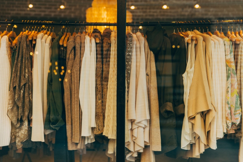 boutique-VILLENEUVE LOUBET-min_clothe_fashion_store_shop_window_store_front-21277