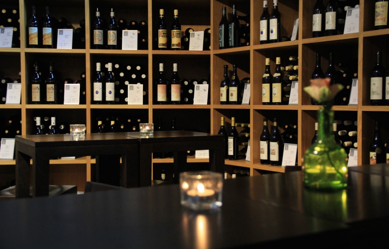 boutique-VILLENEUVE LOUBET-min_wine_vinorama_wine_bottle_cellar_red_wine_wines_storage_wine_rack-1077047